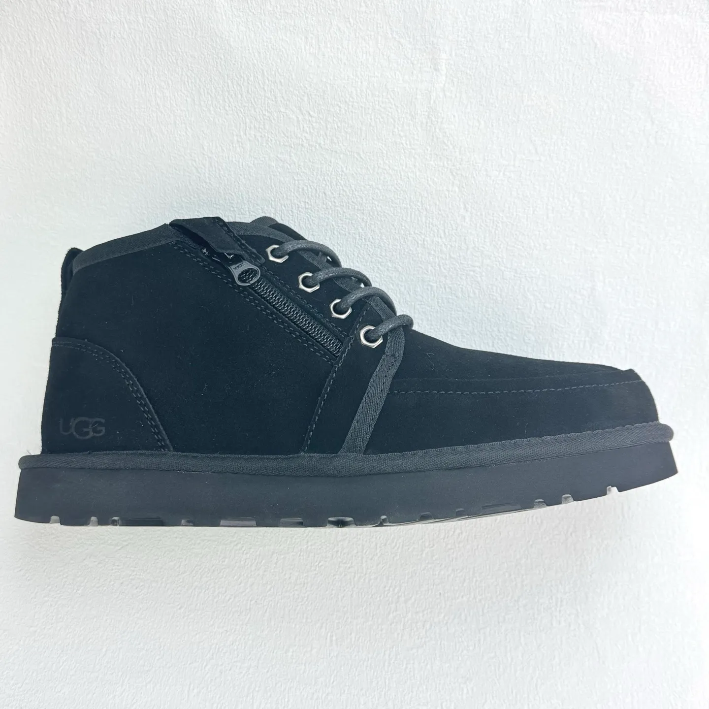 💰600 1163095 Newm zipper shell. Classic Newm series. Upgraded side zipper style for easy putting on and taking off. High satin smooth cow suede material. It won’t freeze your feet in the winter. You must arrange the hair adding. Size: 39 40 41 42 43 44 45